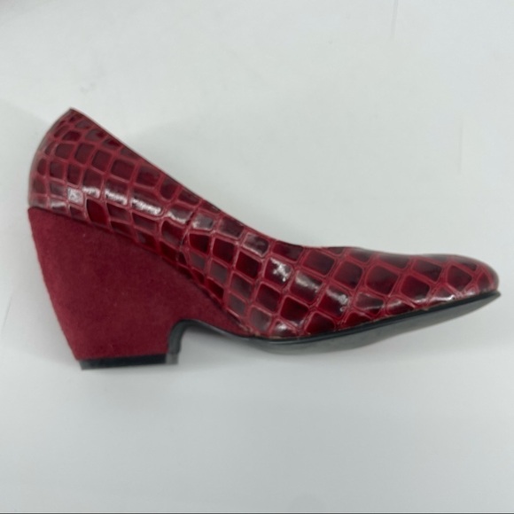 A.J. VALENCIA Red Closed Toe Heels Wedges - Picture 3 of 7